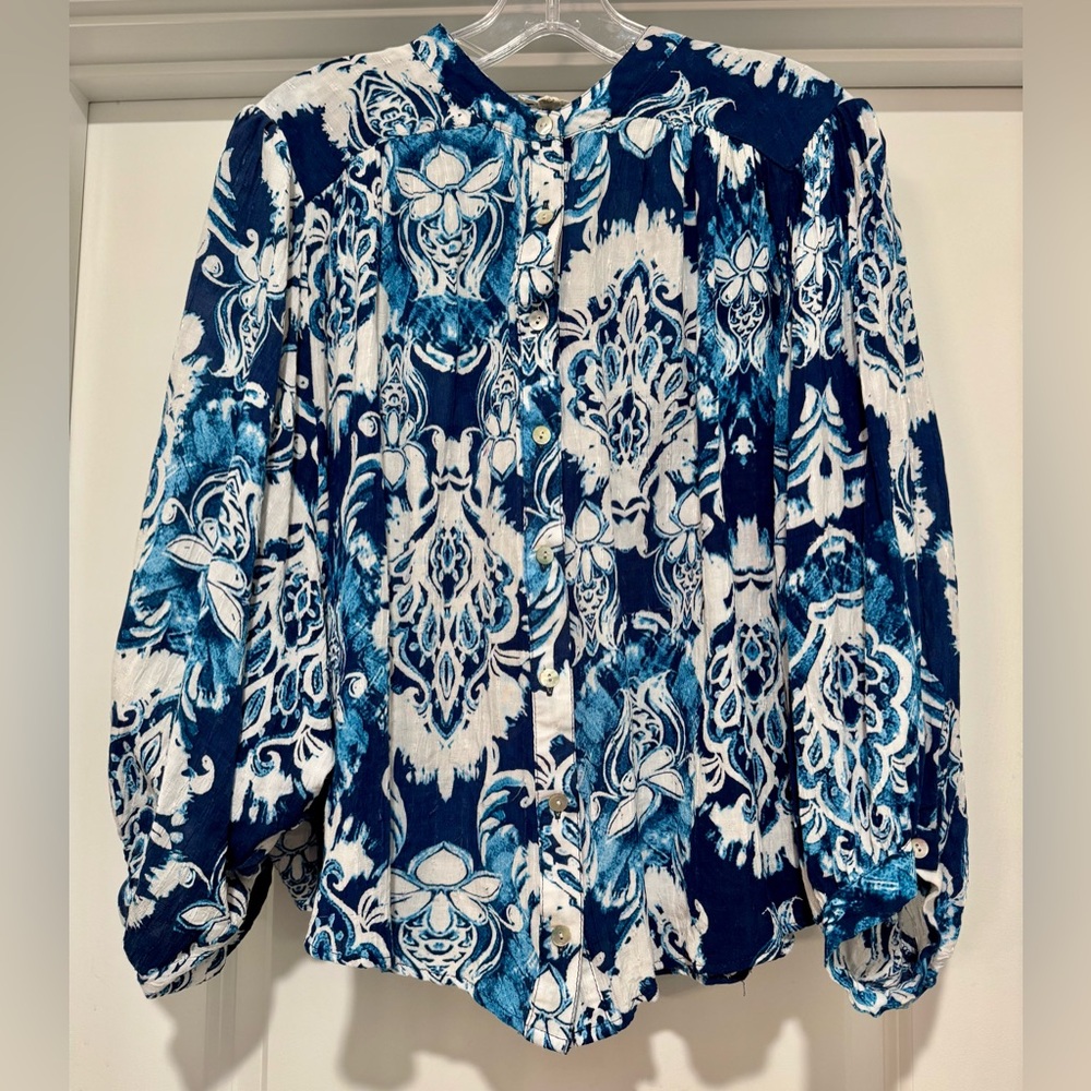 Haute Hippie‎ Blue and White Ikat Patterned  Blouse with Dolman Sleeves Size M